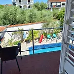 With Private Pool And Arbor * Malinska