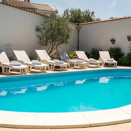 Apartment With Private Pool And Arbor *