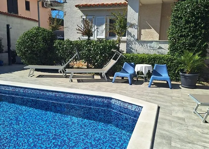 Apartman With Private Pool And Arbor