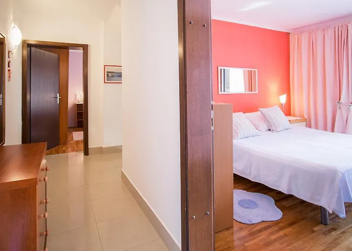 With Private Pool And Arbor Apartman Malinska