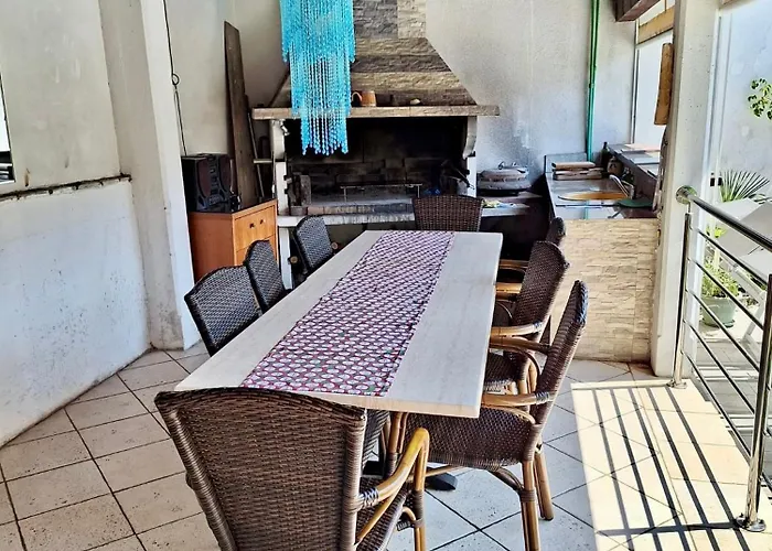 With Private Pool And Arbor شقة مالينسكا