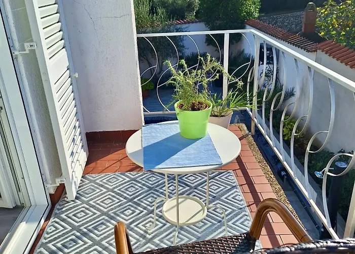 With Private Pool And Arbor مالينسكا