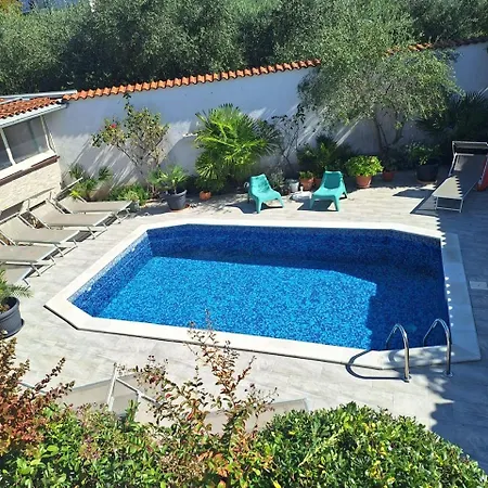 With Private Pool And Arbor Daire Malinska