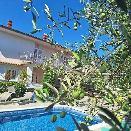 아파트 With Private Pool And Arbor